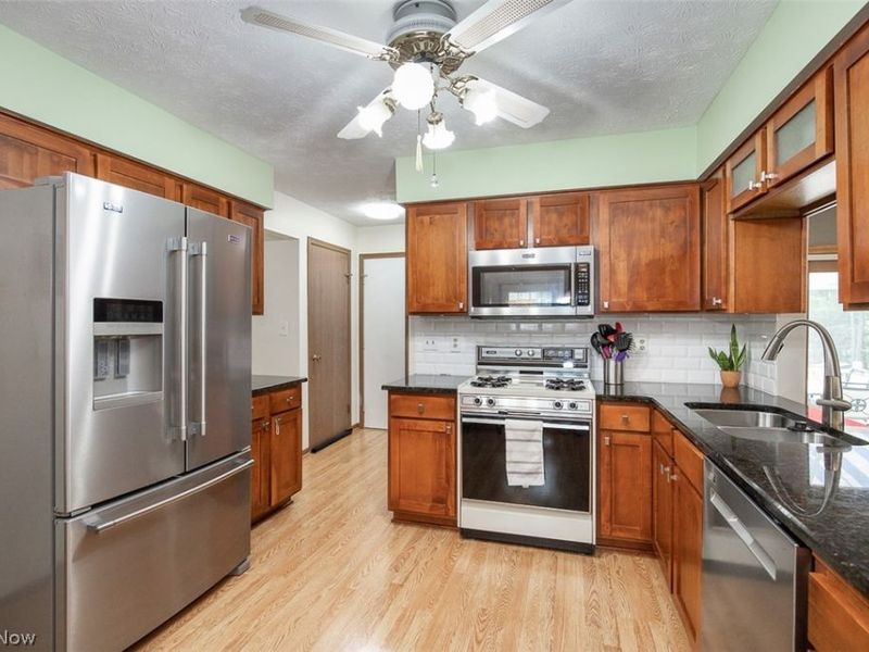 9204 Pleasant Lake Boulevard, Parma, OH 44130 Photo 8