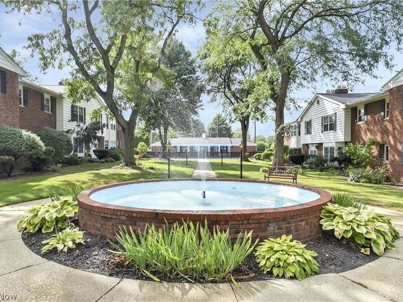 2888 Pease Drive, Unit 209, Rocky River, OH 44116 Photo 4