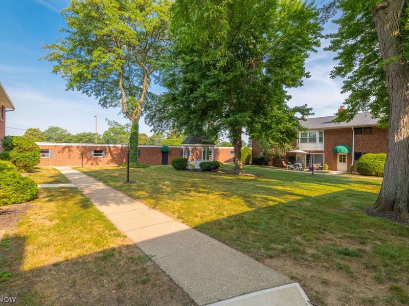2888 Pease Drive, Unit 209, Rocky River, OH 44116 Photo 5