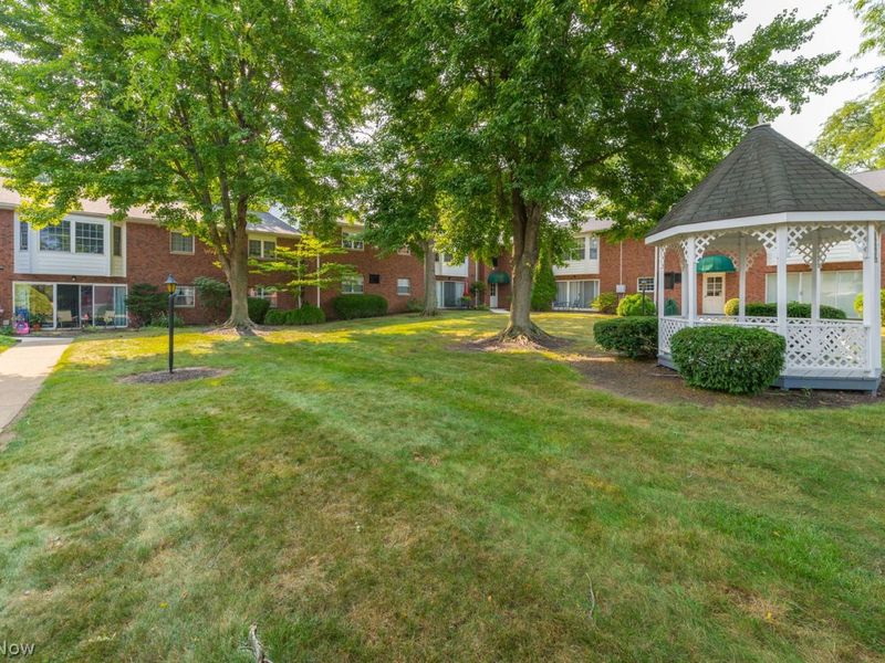 2888 Pease Drive, Unit 209, Rocky River, OH 44116 Photo 6