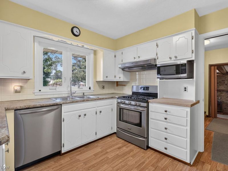 114 S Leavitt Road S, Amherst, OH 44001 Photo 13