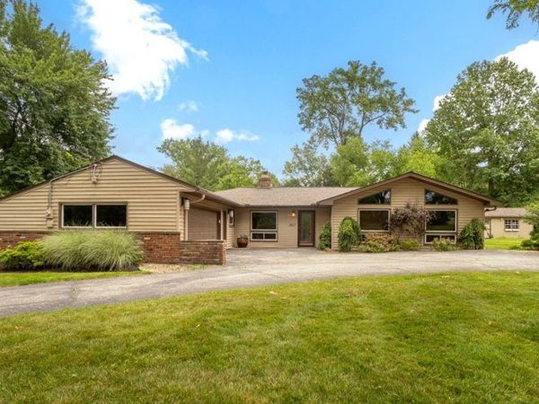 2827 Medfield Road, Pepper Pike, OH 44124
