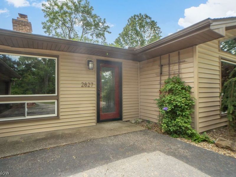 2827 Medfield Road, Pepper Pike, OH 44124 Photo 2