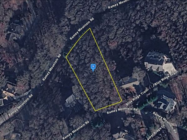 956 Ramey Mountain Rd, Hiawassee, GA 30546