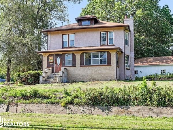 401 K Avenue E, Oskaloosa, IA 52577