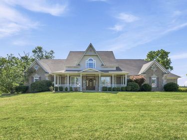 106 Stirling Lane, Versailles, KY 40383
