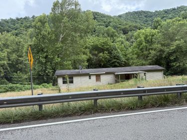 15872 Kentucky 38 , Evarts, KY 40828