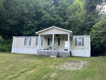 697 Hampton Cemetery Road, Girdler, KY 40943