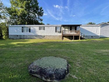 2573 Kentucky 11 , Heidrick, KY 40949