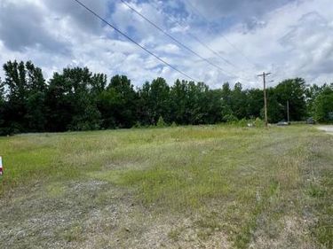 1 CLARKS RIVER Lane, Benton, KY 42025