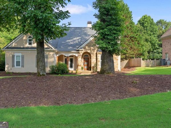 802 Lakeglen Drive, Suwanee, GA 30024