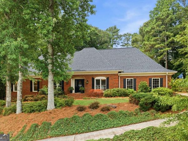 1040 Finnsbury Drive, Roswell, GA 30075