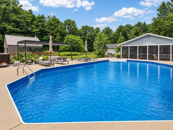 14147 Wildwood Lane, Harbert, MI 49115