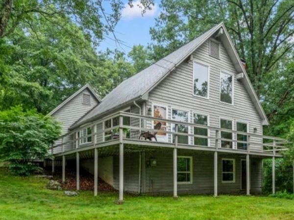 8 Chestnut Hill Rd, Wilbraham, MA 01095