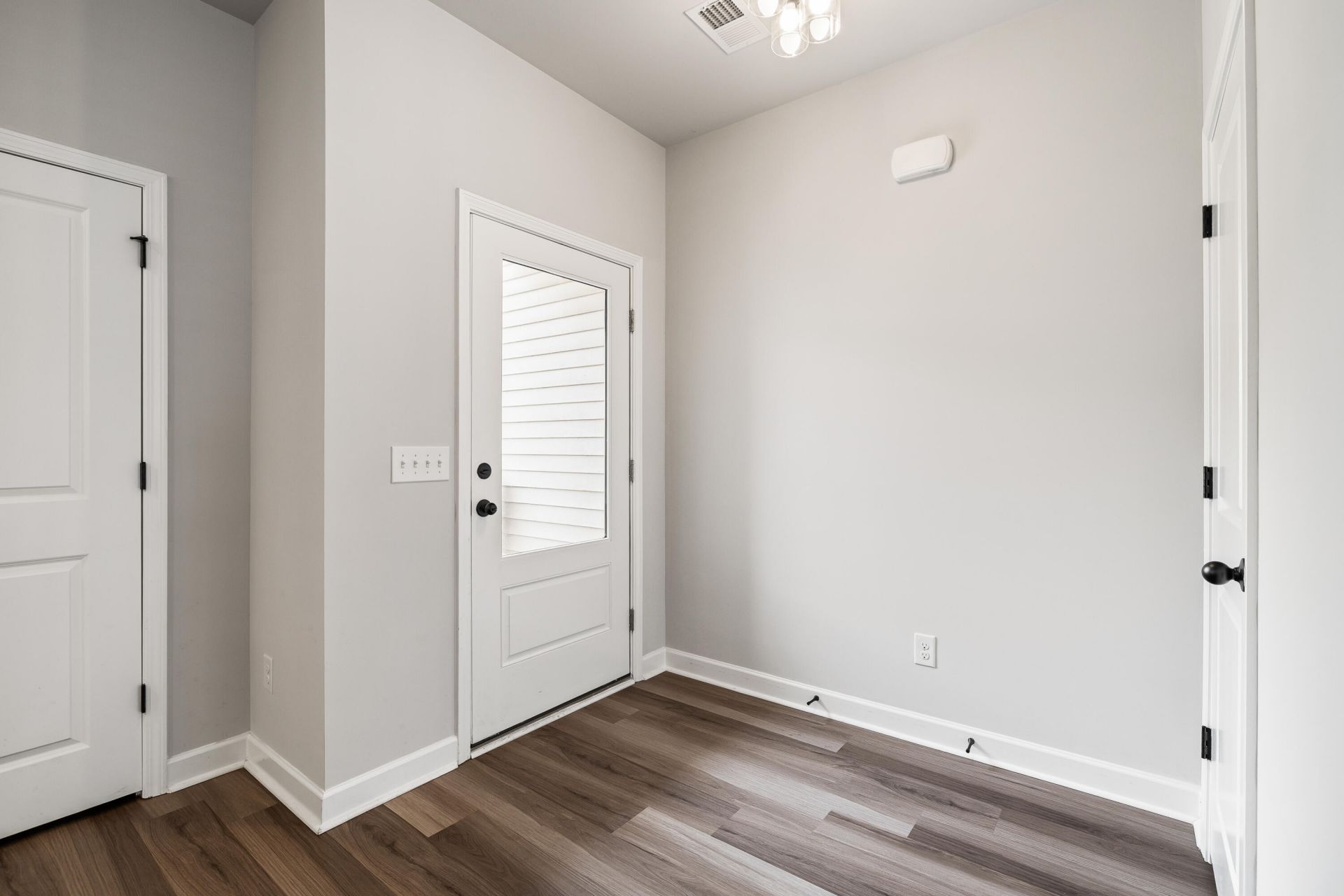 582 Mclernon Trace Photo 4