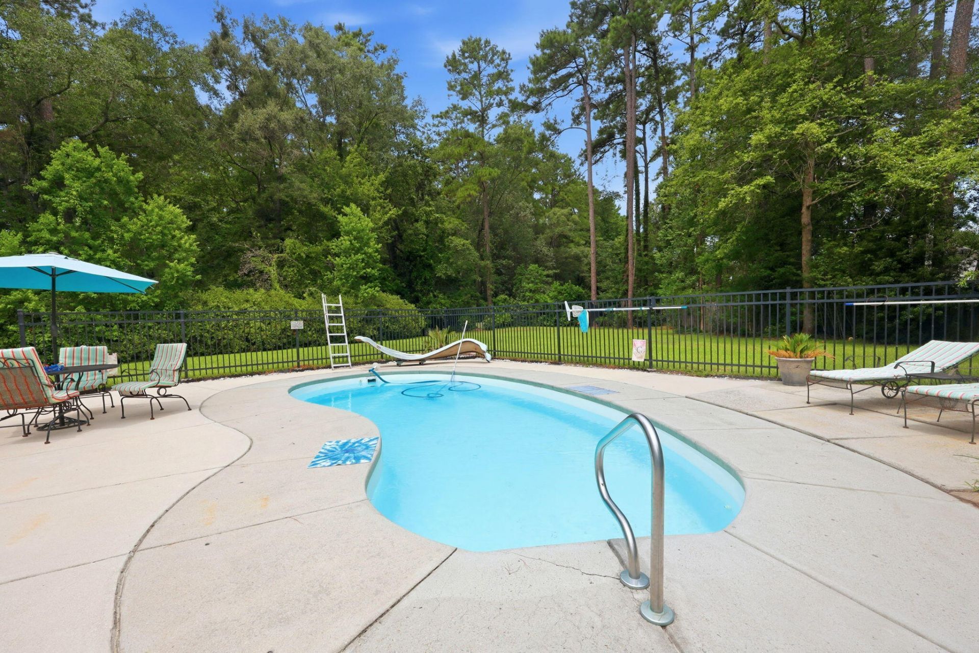 1009 Thoroughbred Court Photo 35
