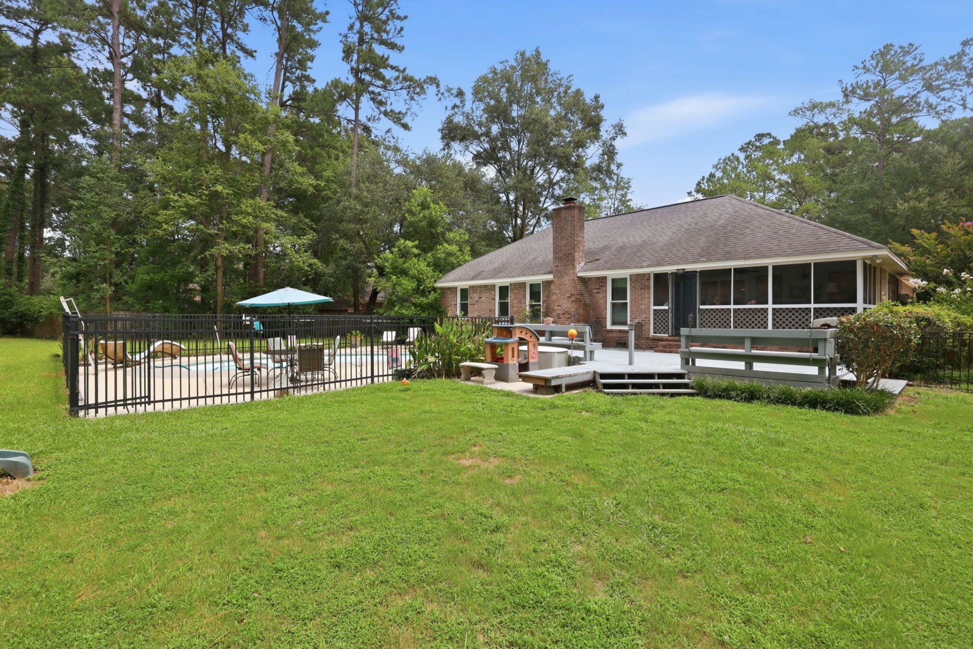 1009 Thoroughbred Court Photo 39