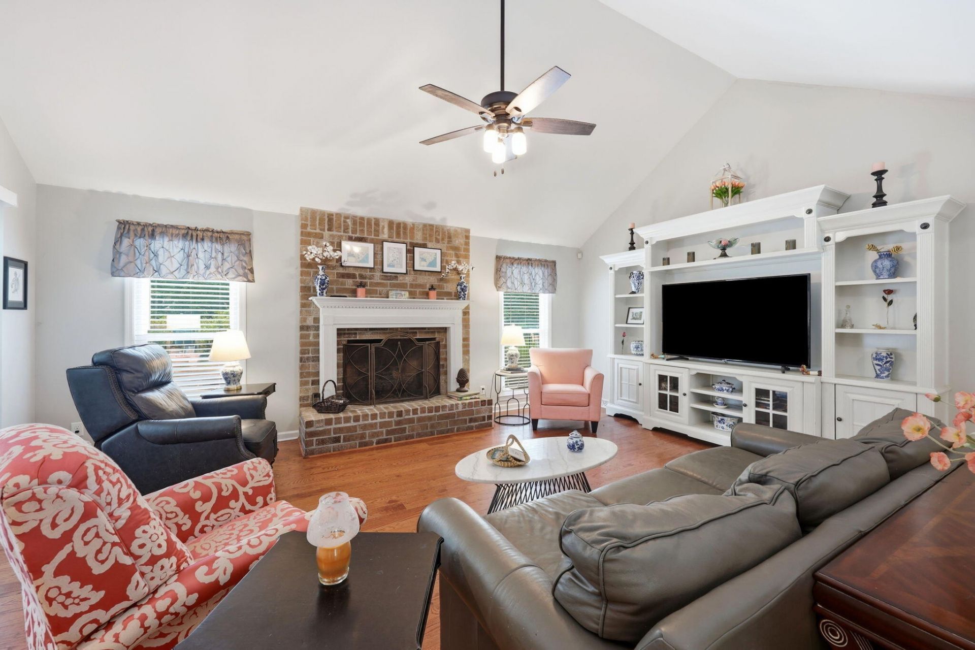 1009 Thoroughbred Court Photo 4