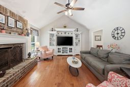 1009 Thoroughbred Court photo 4