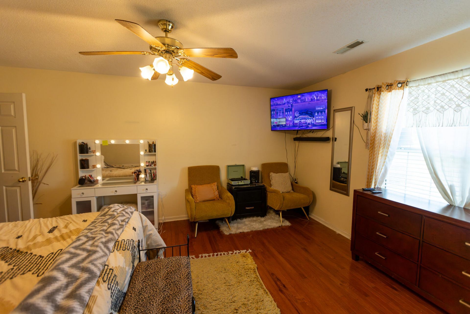 469 Courtland Drive Photo 17