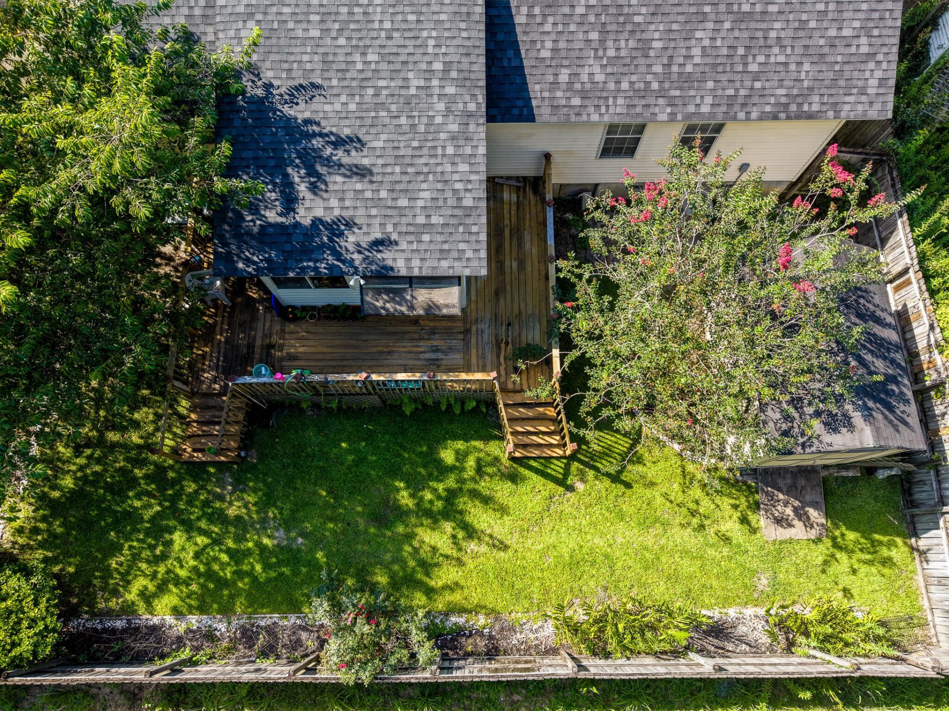 469 Courtland Drive Photo 24