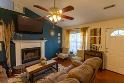 469 Courtland Drive photo 4