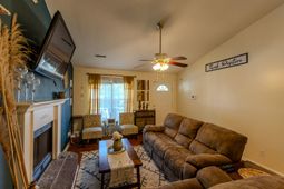 469 Courtland Drive photo 4