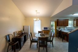 469 Courtland Drive photo 4