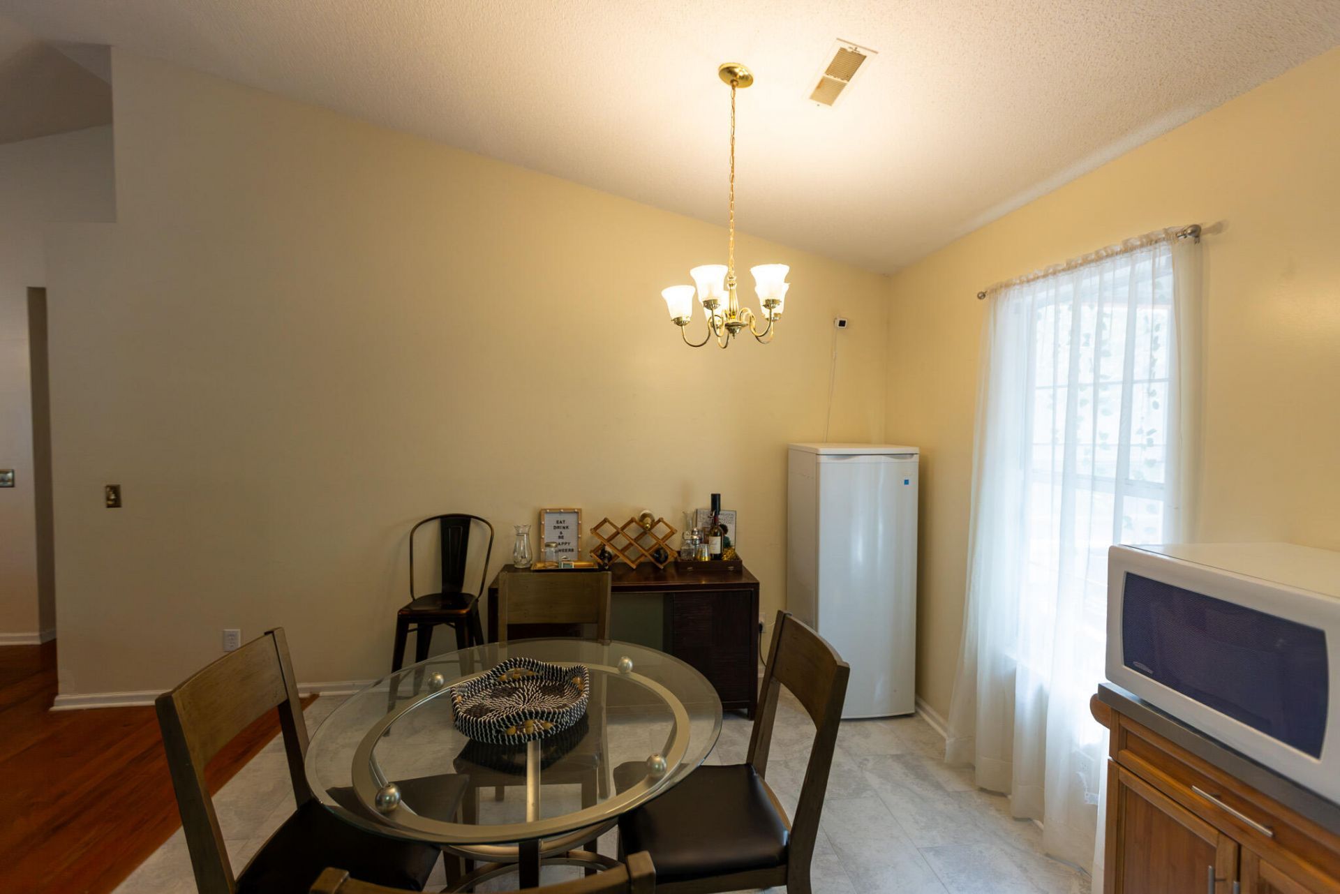 469 Courtland Drive Photo 6