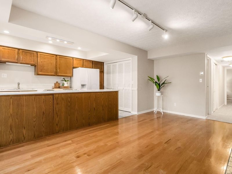 911 Manor Lane, Unit J, Columbus, OH 43221 Photo 15