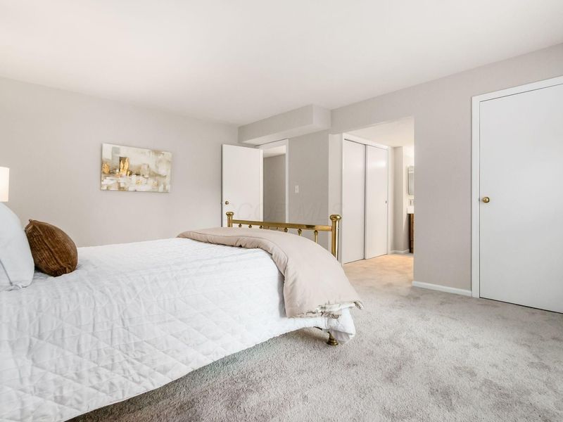 911 Manor Lane , Unit J, Columbus, OH 43221 Photo 22