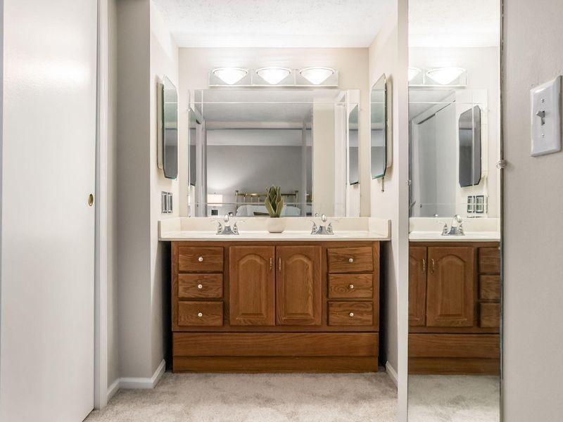 911 Manor Lane, Unit J, Columbus, OH 43221 Photo 24