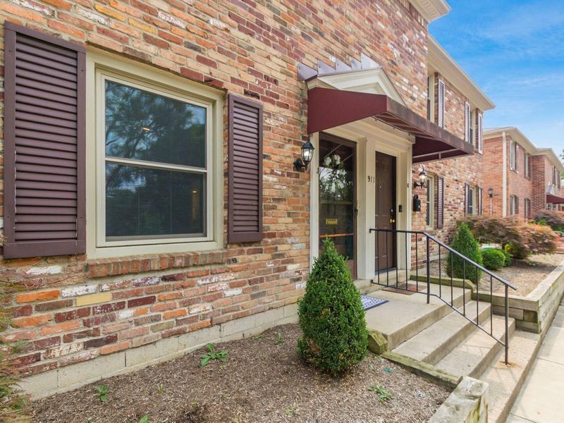 911 Manor Lane, Unit J, Columbus, OH 43221 Photo 30