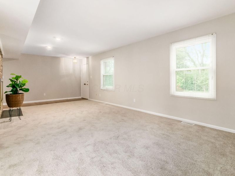 911 Manor Lane , Unit J, Columbus, OH 43221 Photo 4
