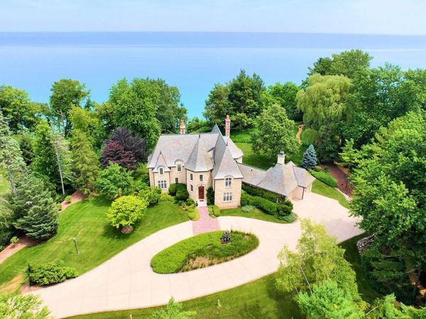 11602 N Shorecliff LANE, Mequon, WI 53092