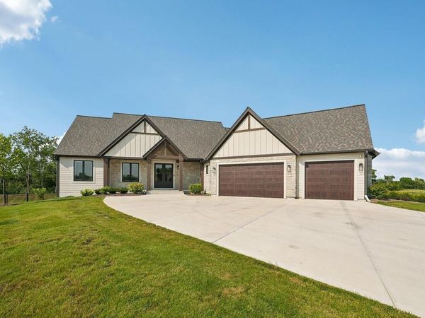 N69W17970 Haven DRIVE, Menomonee Falls, WI 53051