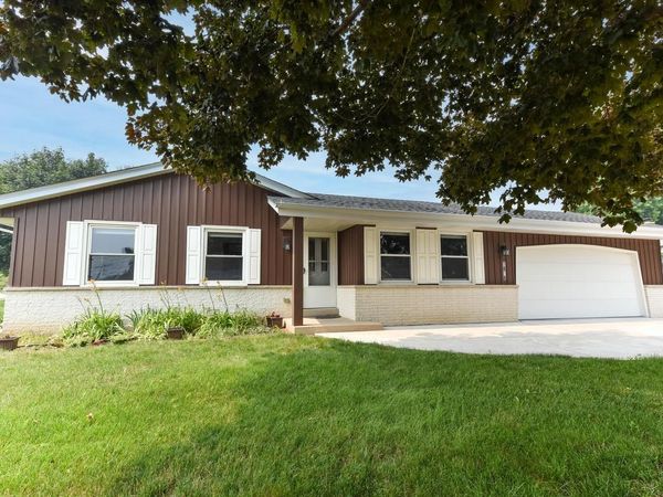 1818 Woodridge ROAD, West Bend, WI 53095