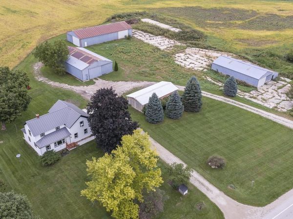 W184 County Road CW, Ixonia, WI 53036