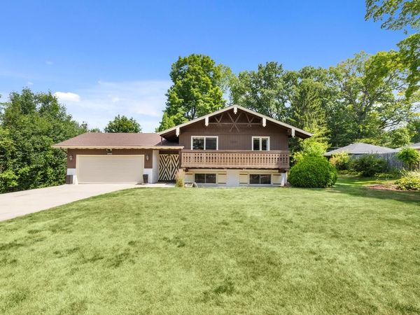 14614 W Woodland DRIVE, New Berlin, WI 53151
