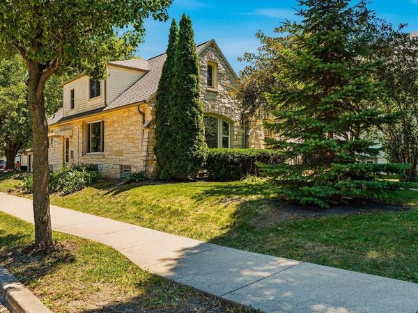 2202 S 70th STREET, West Allis, WI 53219