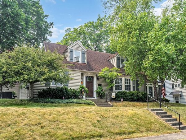 173 W Highland AVENUE, Burlington, WI 53105
