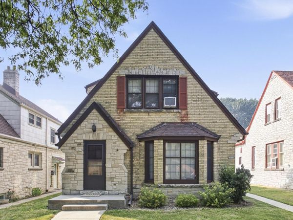 5607 W Philip PLACE, Unit 5609, Milwaukee, WI 53216