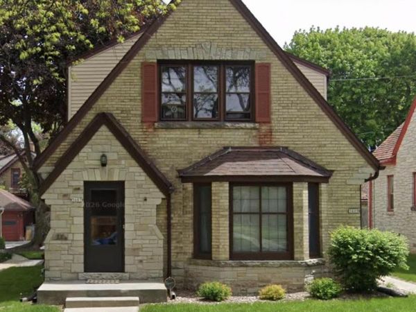 5607 W Philip PLACE, Unit 5609, Milwaukee, WI 53216