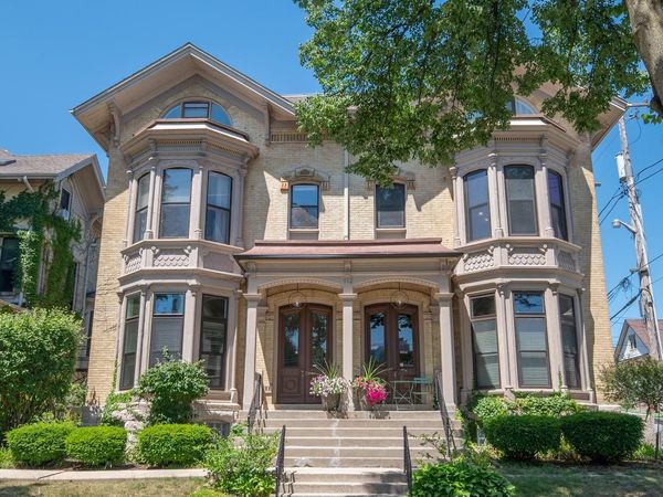 912 E Pleasant STREET, Unit 4, Milwaukee, WI 53202