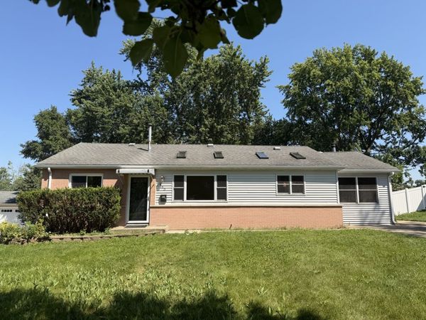 465 Arizona Boulevard , Hoffman Estates, IL 60169