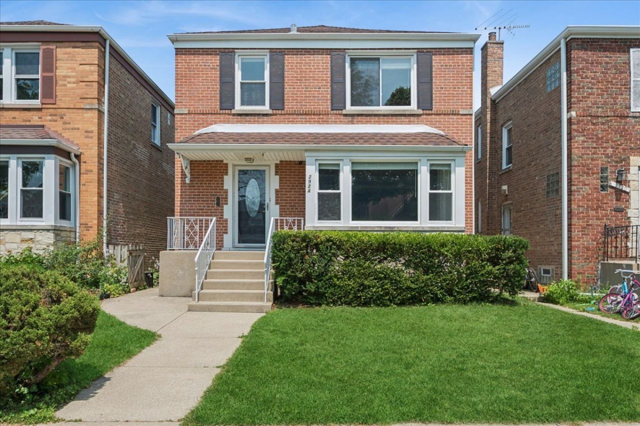 2924 W Jerome Street , Chicago, IL 60645