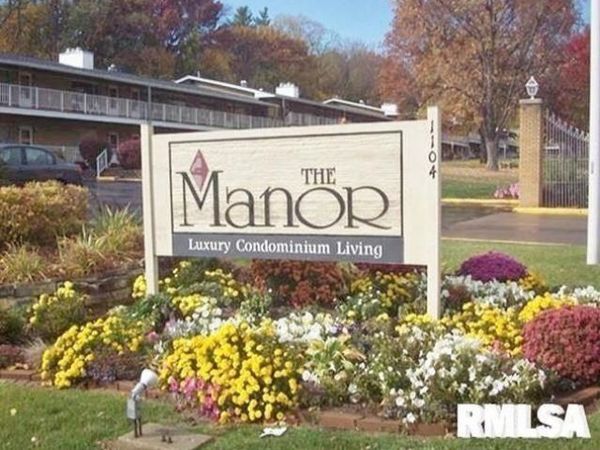 1104 Kimberly Road, Unit 1104, Bettendorf, IA 52722