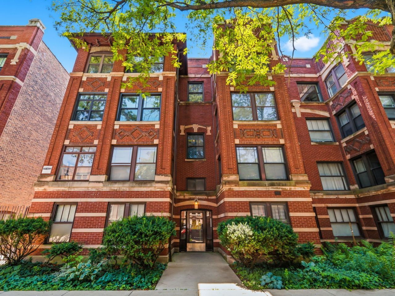 1227 E Hyde Park Boulevard , Chicago, IL 60615