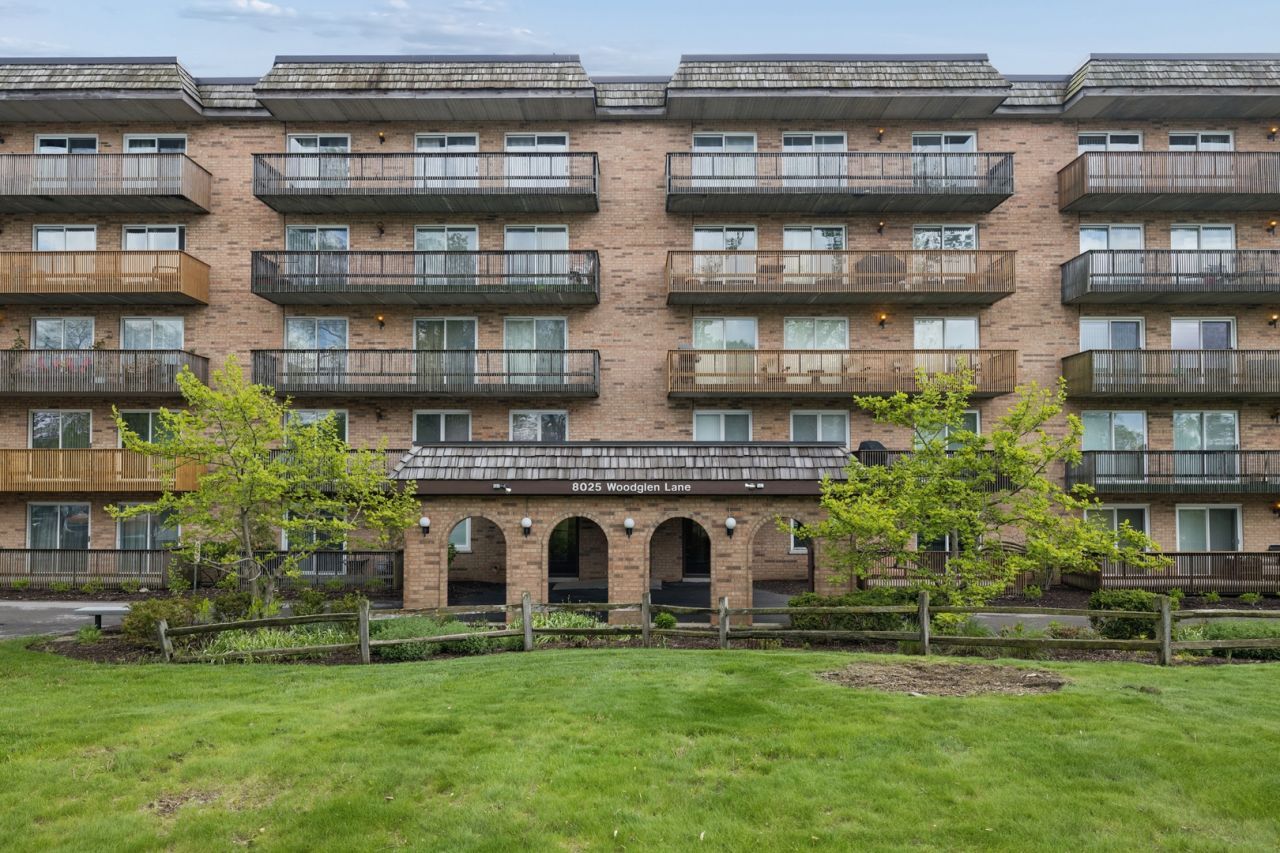 8025 Woodglen Lane , Downers Grove, IL 60516