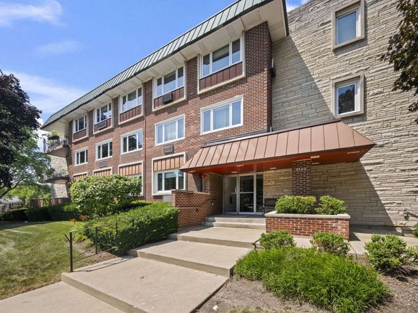 2700 E Bel Aire Drive , Unit 203, Arlington Heights, IL 60004